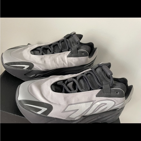 Yeezy 700 MNVN - Picture 3 of 4